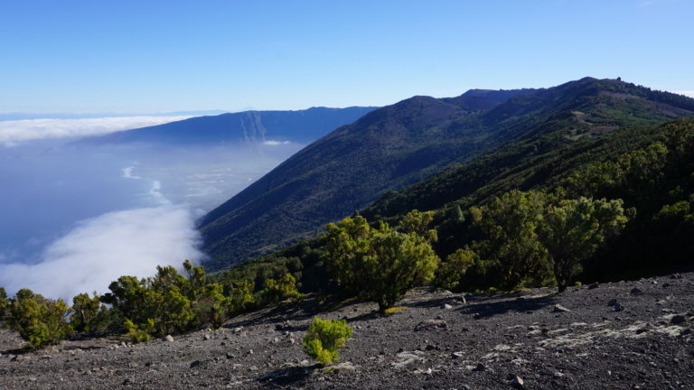 Blick vom Tajusara auf den Hauptkamm