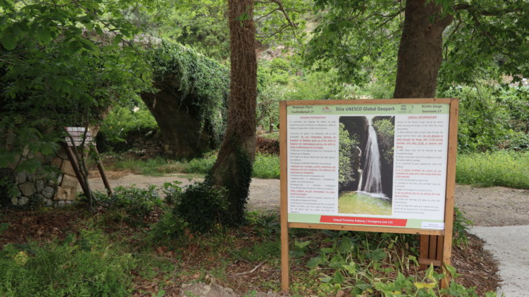 Hinweistafel am Beginn der Schlucht