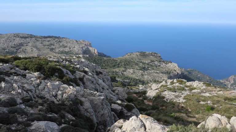 Blick auf den schönen Weg zum Pas des Cossis