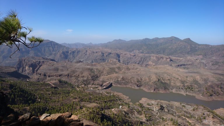 Gipfelblick auf die Embalse de Chira