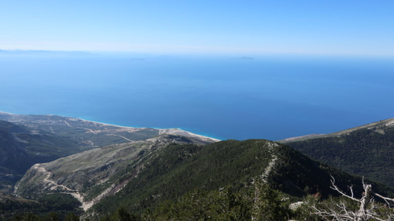 Blick auf den Abstieg von der Maja e Qorres