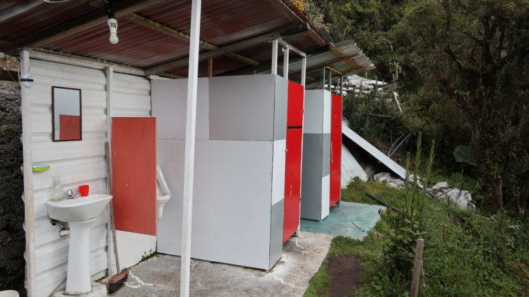 Die Sanitäranlagen der Hütte