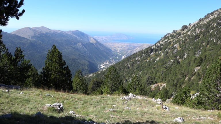 Am Sattel vor der Maja e Qorres mit Blick auf Orikum