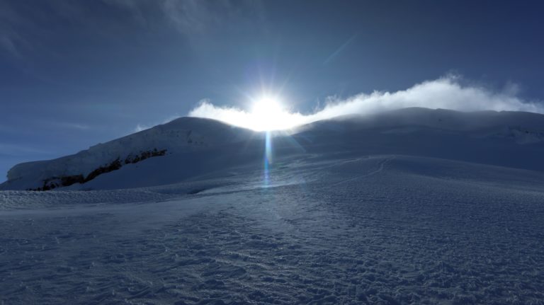 Anfangs ist der Gletscher recht flach.