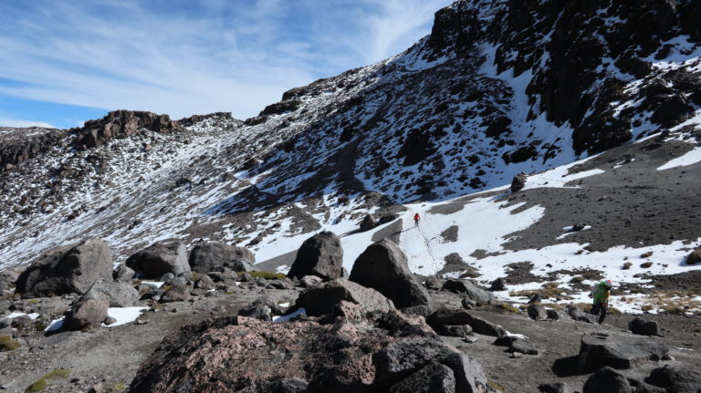 Blick vom Refugio Parkplatz auf den Weg zur Laguna Verde