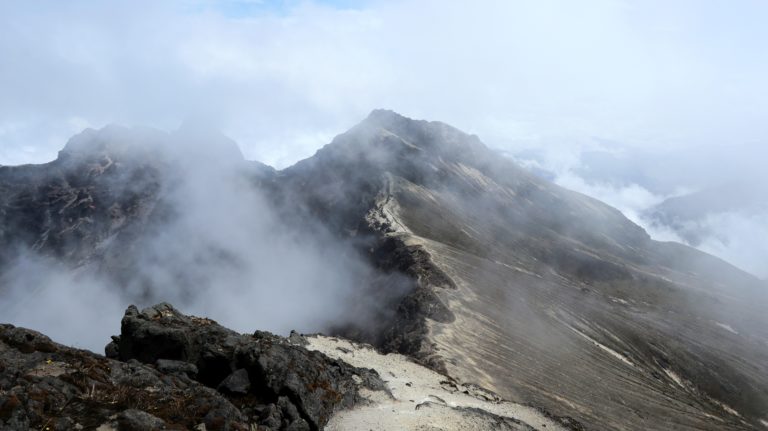Blick vom Hauptgipfel zum Nordgipfel.