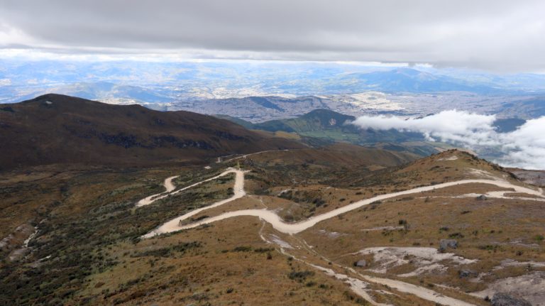 Die Strasse zum Refugio del Volcán Pichincha - im Sommer sehr gut fahrbar.