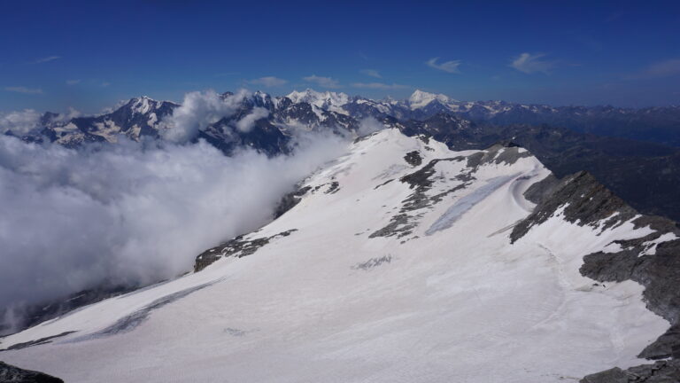 Tiefblick auf den Alpjergletscher