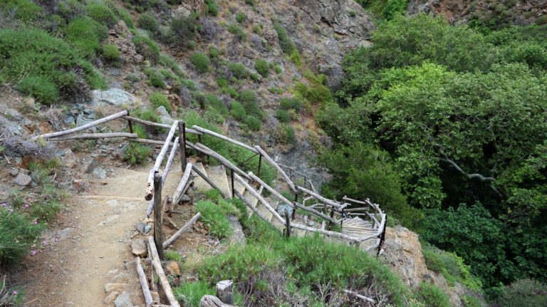 Abstieg zum Wasserfall