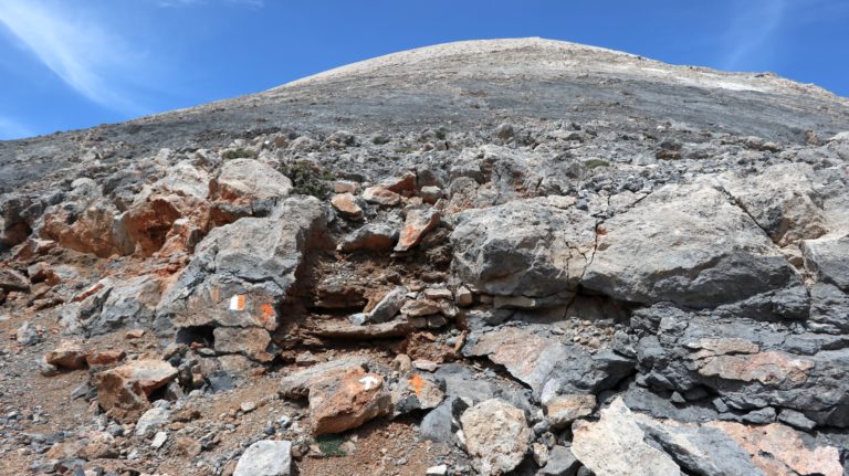 Beginn des Wanderwegs am Ende der Piste