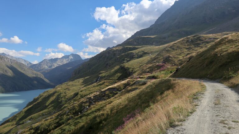 Fahrweg zur Cabane de Chanrion oberhalb des Lac de Mauvoisin