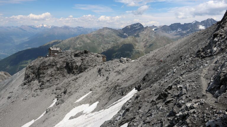 Querung in losem Schutt zur Payer Hütte