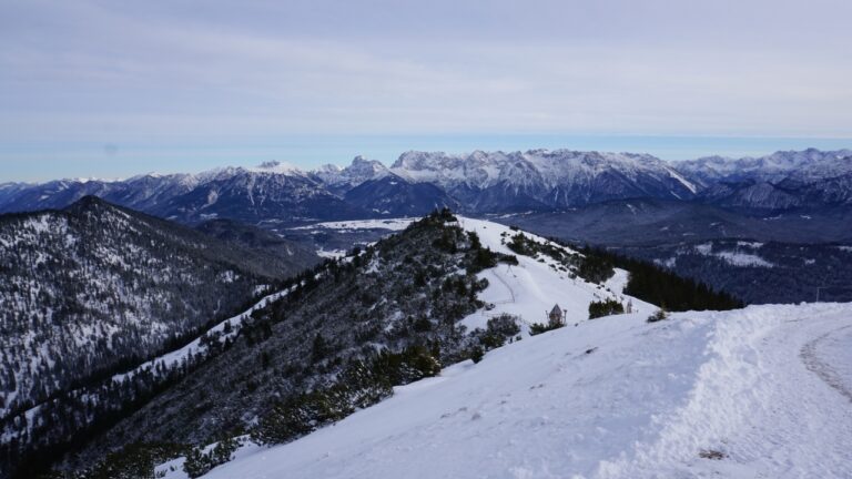 Blick zum Roßwank, links erkennt man die Skipiste
