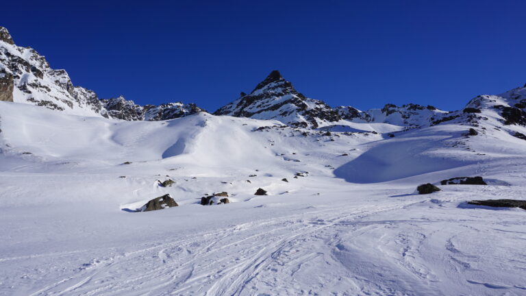 Hübsche Spitze hinter der Tuoihütte