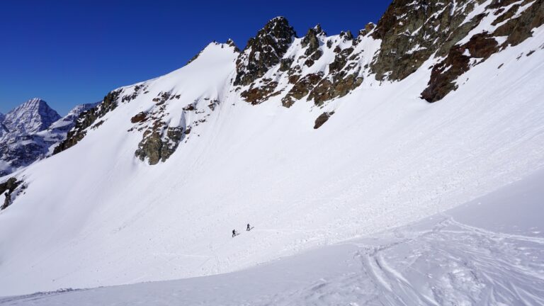 Im Kessel unterhalb des Hinter Jamspitz, Foto vom Sattel beim Piz Urezzas