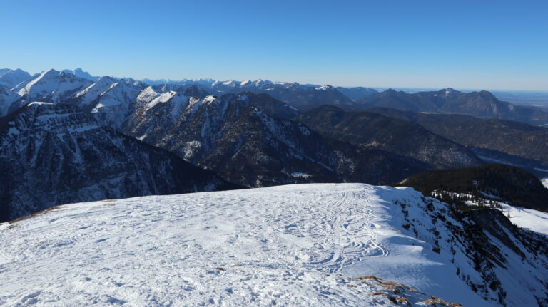 Breiter Rücken am Skidepot