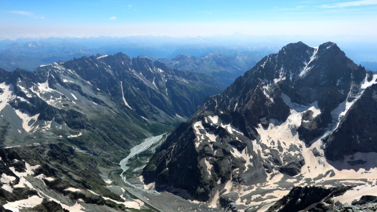 Blick auf Pré de Madame Carle und den Mont Pelvoux rechts