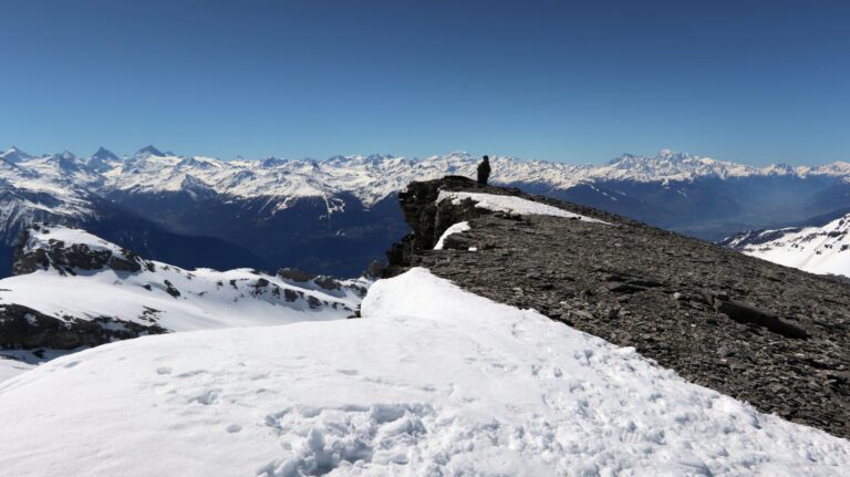 Vom Gipfel hat man einen wunderbaren Blick auf die gesamten Walliser Alpen.