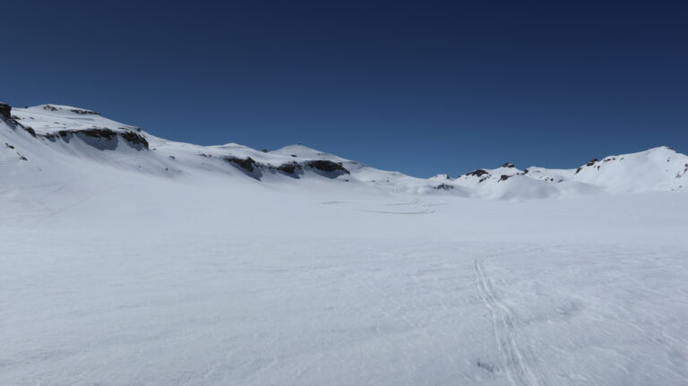 Rückkehr über den flachen Plaine Morte Gletscher