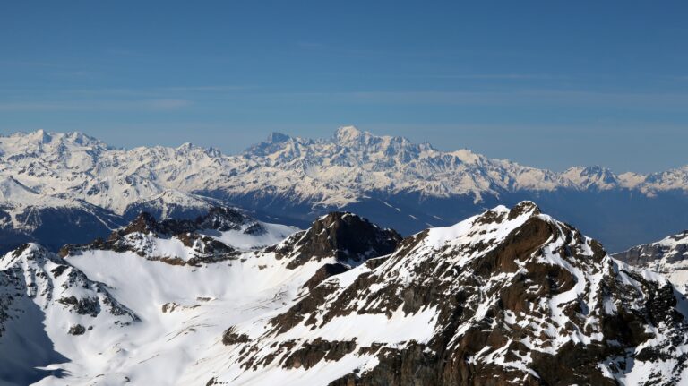 Blick über das Ferdenrothorn zum Mont Blanc