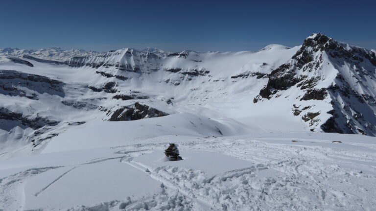 Gipfelblick zu Wildstrubel und Grosstrubel