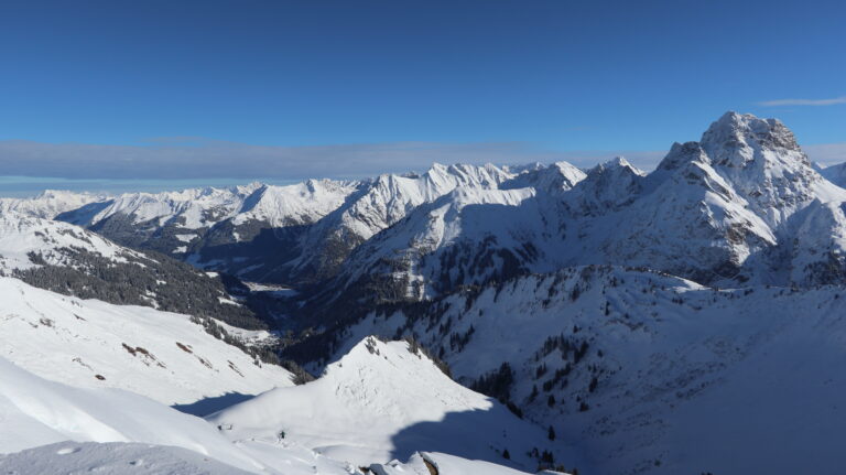 Blick ins Kleinwalsertal, ein beliebter Startpunkt für die Güntle