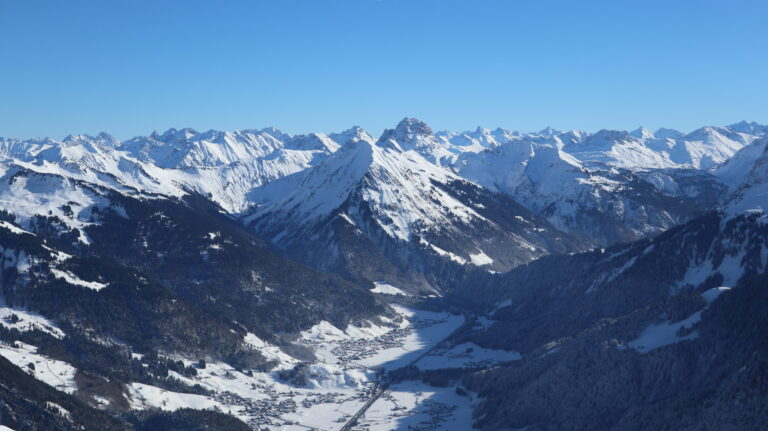 Blick Richtung Üntschenspitze und Widderstein