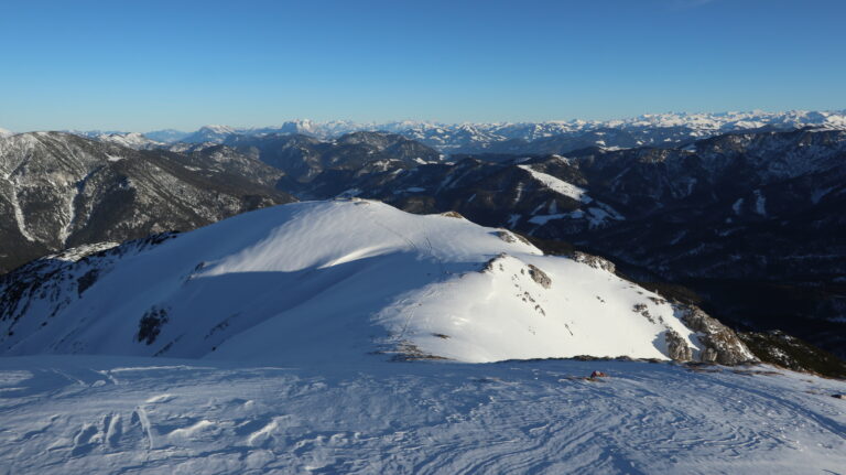 Blick auf den südöstlichen Vorgipfel, über den die Route verläuft.