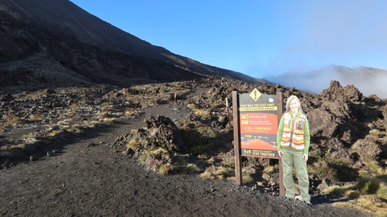 Warnschild vor dem Aufstieg nach den Soda Springs