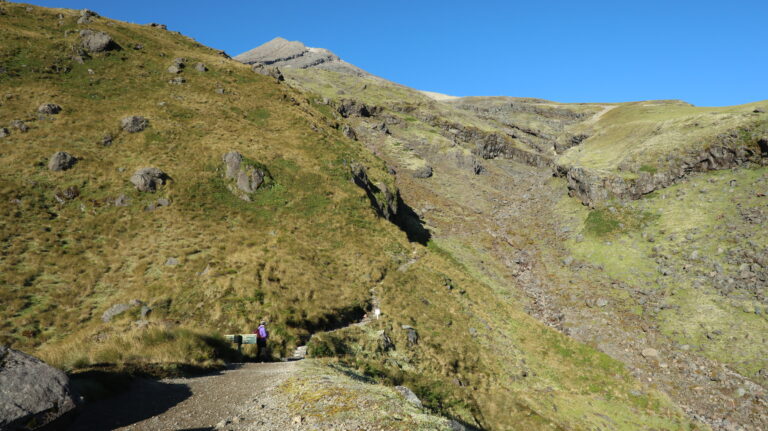 Nach der Tahurangi Lodge wird der Weg anspruchsvoller.