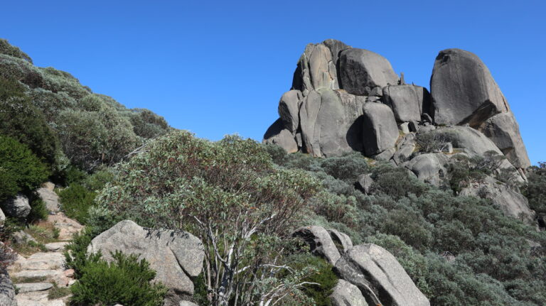 Der Aufstieg zum Hump führt an der imposanten Cathedral vorbei.