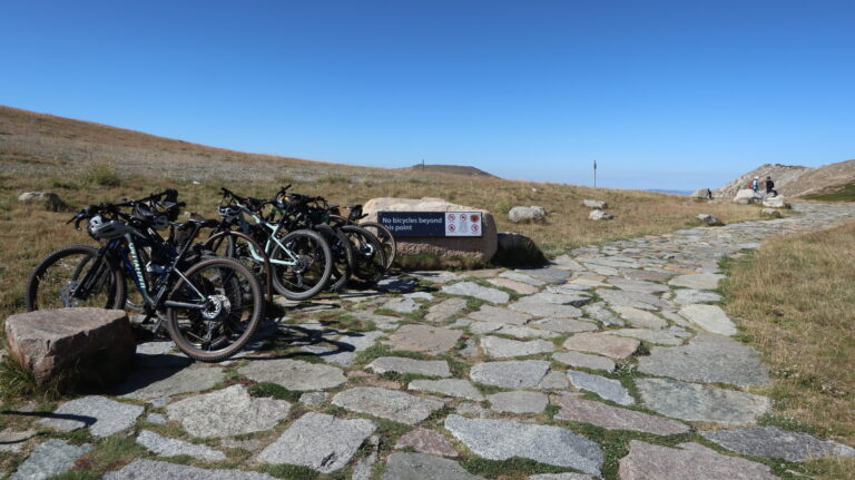 Endstation für Bikes am Rawson Pass