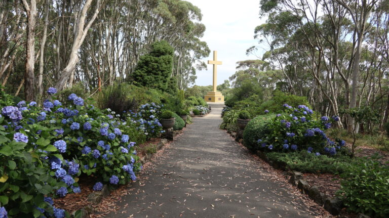 Weg zum Mount Macedon Memorial Cross