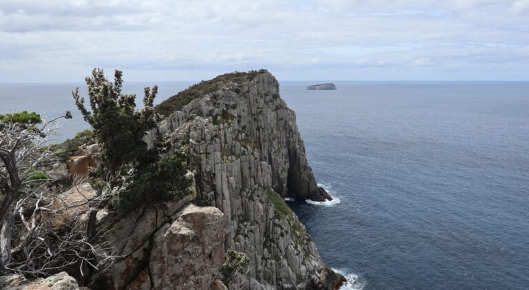 Aussichtspunkt auf den vorgelagerten Mitre Rock