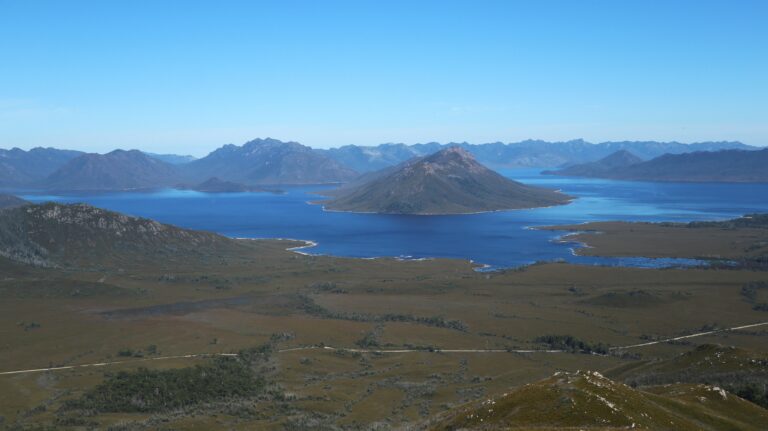 Blick zum Mount Solitary im Lake Pedder