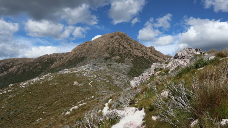 Der Weg vom High Camp zum Mount Eliza ist kein Spaziergang mehr.