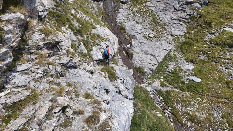 Kettengesicherte Passage auf dem Weg zum Passo della Capra