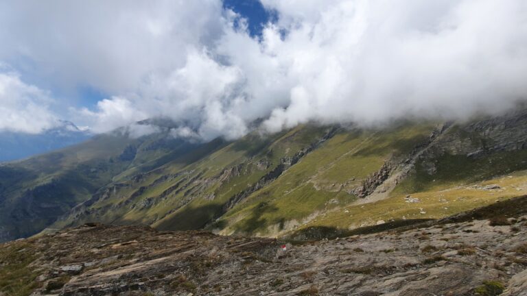 Rückblick auf die lange Hangquerung vom Mont Pélon Südgrat