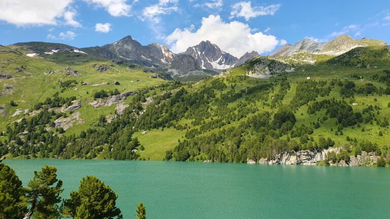 Blick über den See Plan d'Amont zur Dent Parachée