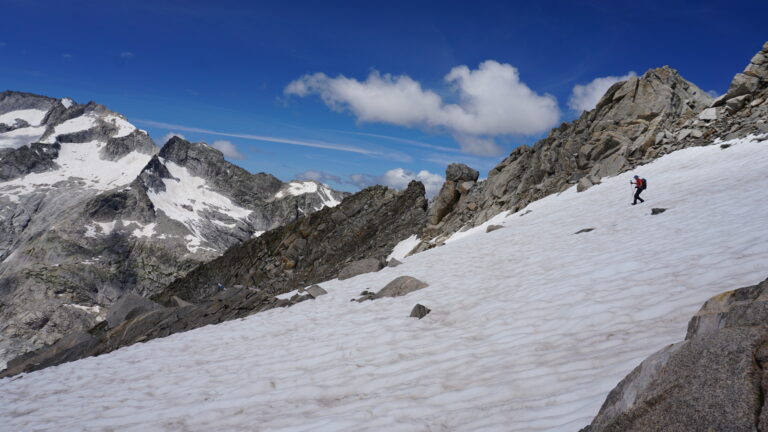 Absurfen im angetauten Schneefeld