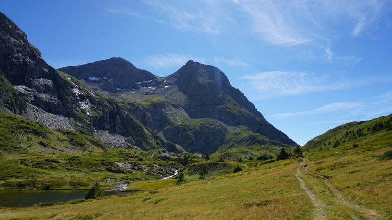 Auf dem Weg zum Taillefer passiert man zahlreiche kleinere und grössere Seen.