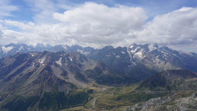 Gipfelblick ins Écrins-Massiv
