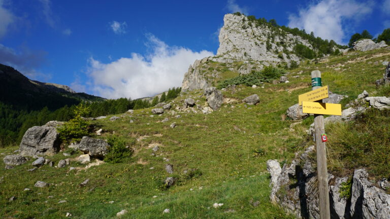 Wegweiser oberhalb der Cabane de Tramouillon
