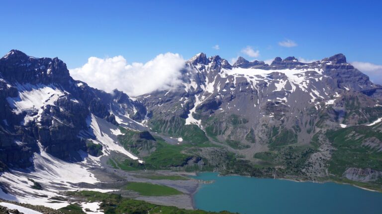 Die Dents du Midi und der Lac de Salanfe vom Luisin aus gesehen
