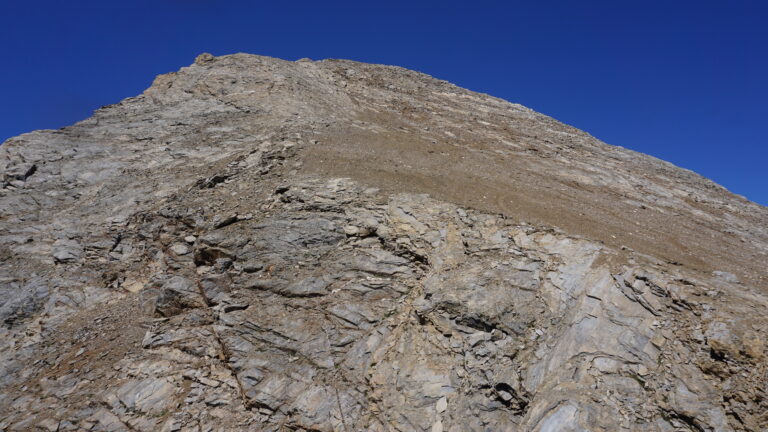 Blick vom Col de la Rochère zum steilen Gipfelhang