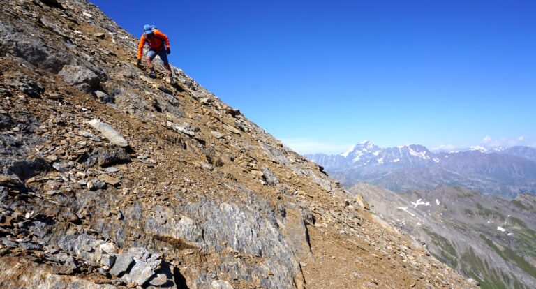 Behutsamer Abstieg über den 35° steilen Gipfelhang