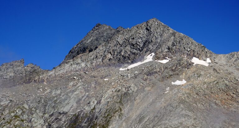 Blick zu Grand Roc (vorne) und Pointe de l'Échelle (hinten)