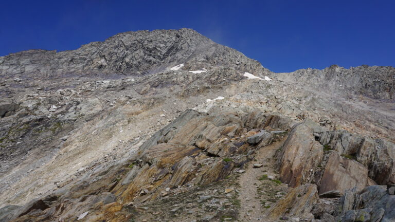 Wegspur vom Col de la Masse zum Pass rechts neben dem Grand Roc