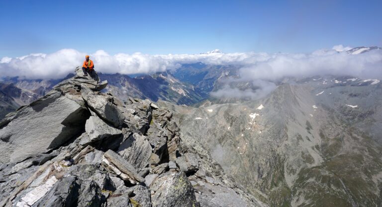 Gipfel Pointe de l'Échelle mit Mont Blanc im Hintergrund