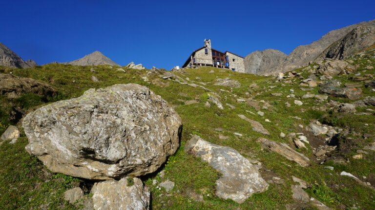 Rifugio Tazzetti auf 2642 m